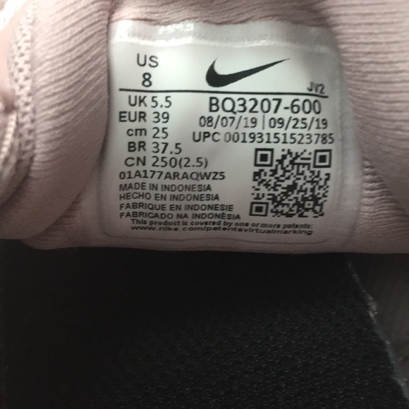 Women’s pink nike shoes. - Picture 5 of 5